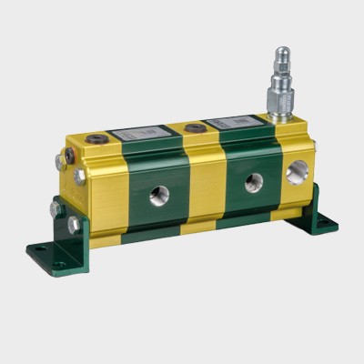 Zahnradmengenteiler RV-1S/4,9x2 EAV 70-210 bar 1 Zahnradmengenteiler RV-1S/4,9x2 EAV 70-210 bar 1